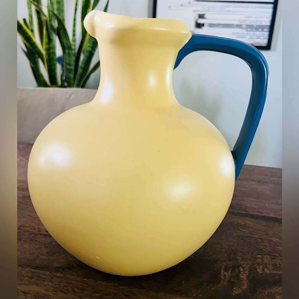 Sleek Vintage Haeger Yellow Pitcher Jug With Blue Handle - Stunning